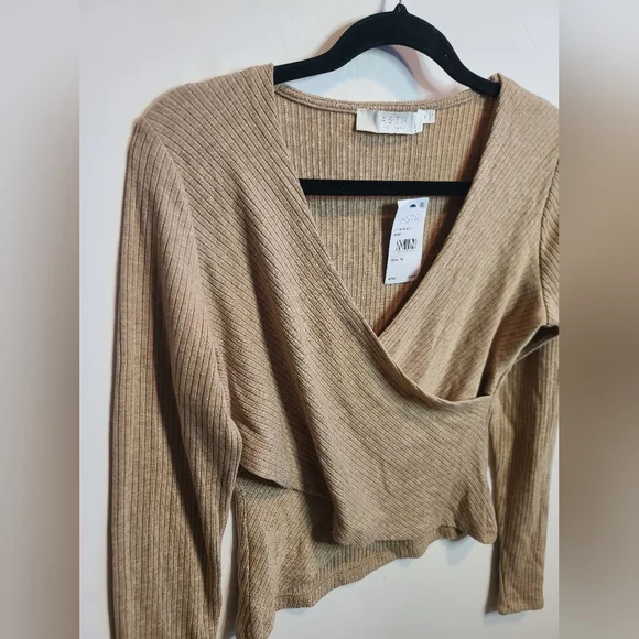 NWT Beige Ribbed Blouse - Picture 2 of 3